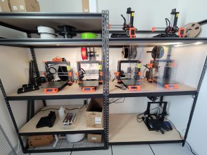 3D printers on shelves